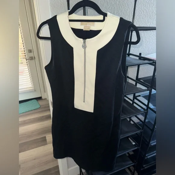 Michael Kors - Picture 1 of 3